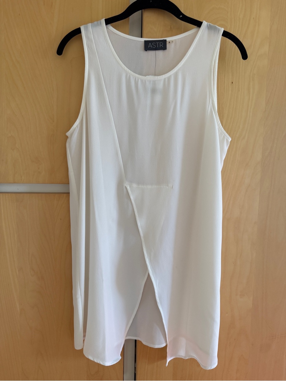 NWT ASTR White Sleeveless Asymmetrical Layered Top – Size M
